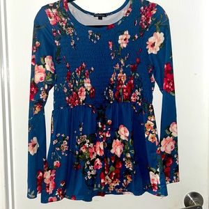 Nice long sleeve flowers blouse with elastic on the front